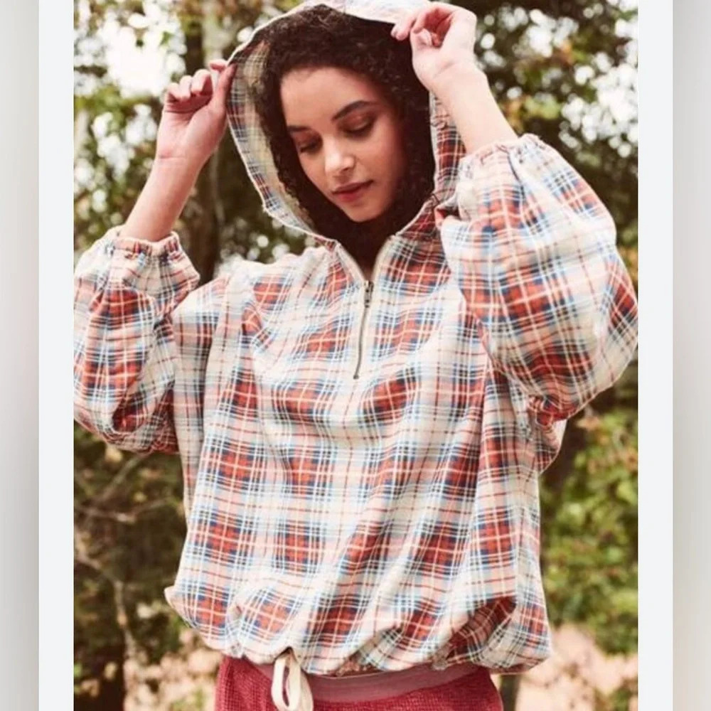 The Great. The Field Guide Pullover in Redding Plaid
